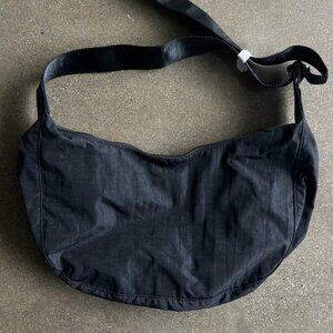 Medium Black Crescent Baggu Bag